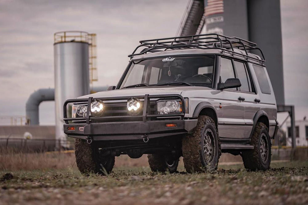  Land Rover Discovery with Black Rhino Barstow